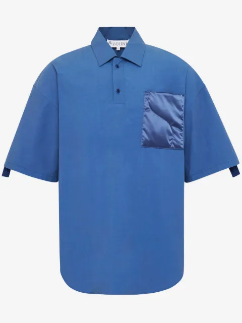 JW Anderson playera tipo polo con bolsillo capitonado