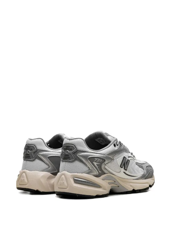 New Balance 725v1 “Metallic Silver/Slate Grey” スニーカー