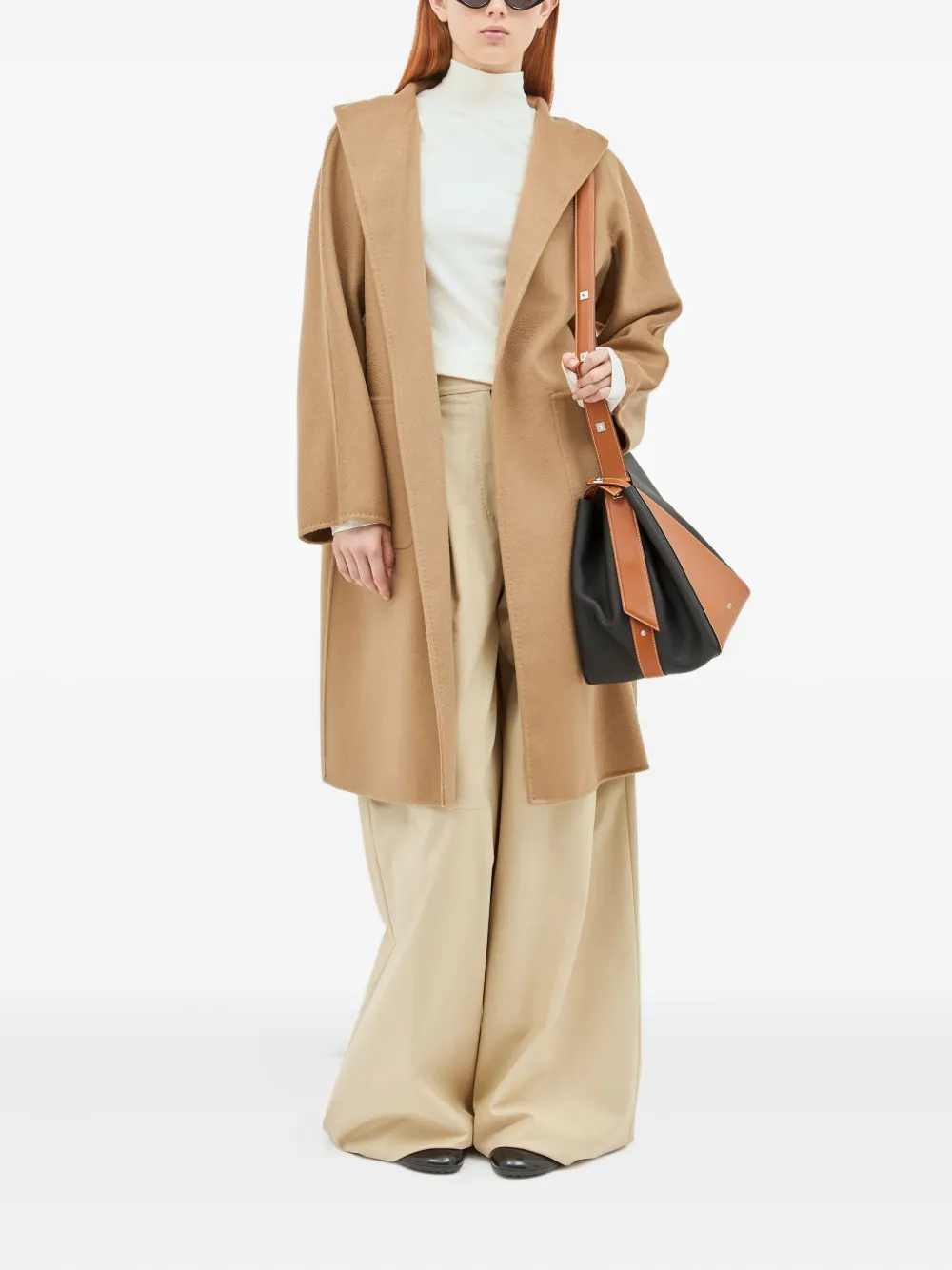 Max Mara logo-detail leather triangular shoulder bag - Bruin