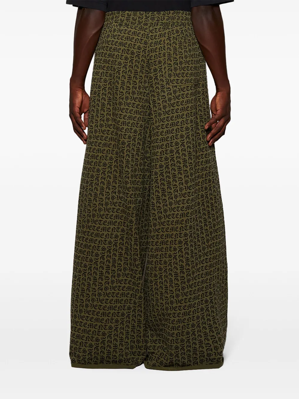 VETEMENTS Katoenen broek met monogramprint en wijde pijpen Groen