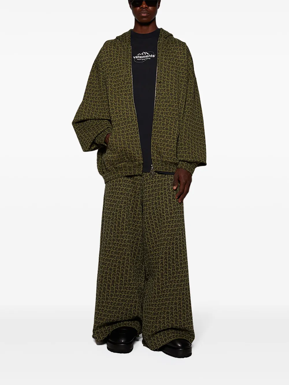 VETEMENTS Katoenen broek met monogramprint en wijde pijpen - Groen