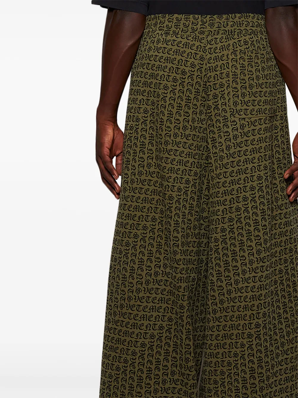 VETEMENTS Katoenen broek met monogramprint en wijde pijpen Groen