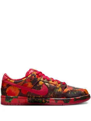 The Wizard of Oz × Nike SB Dunk Nike x The Wizard Of Oz SB Dunk Low Pro Sneakers | Red | FARFETCH ZA