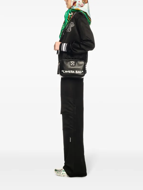 【関込】OFF-WHITE オフホワイト Jitney Quote Off-White Medium Jitney Quote Shoulder Bag | Black | FARFETCH