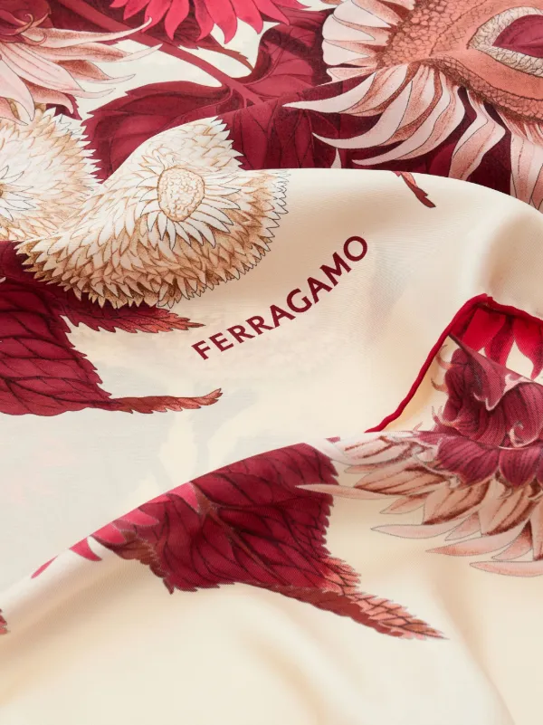Salvatore Ferragamo ロゴプリント スカーフ Ferragamo Sunflower プリント スカーフ | ニュートラル | FARFETCH JP