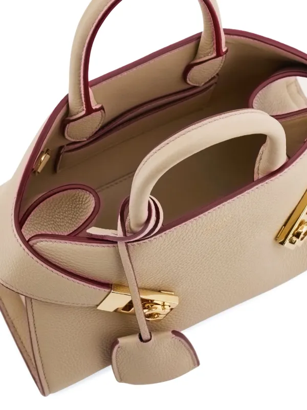 Ferragamo Hug ミニバッグ | ニュートラル | FARFETCH JP