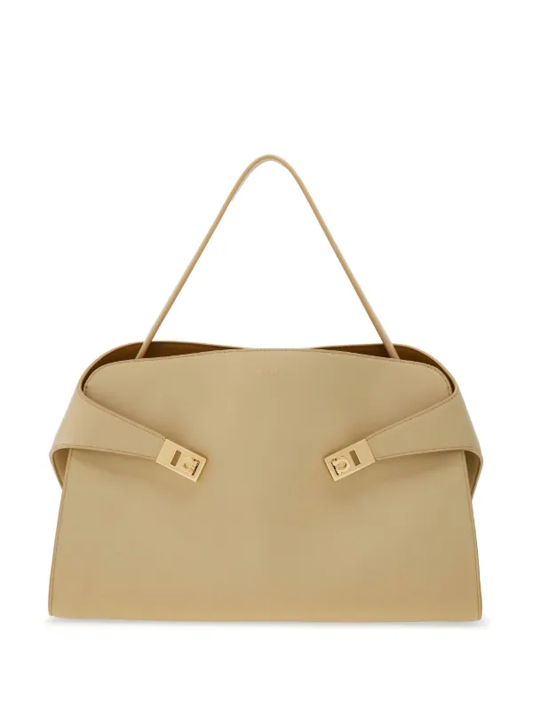 関税込 FERRAGAMO Leather Medium Hug Soft Shoulder Bag 25842122_56081275_600.jpg