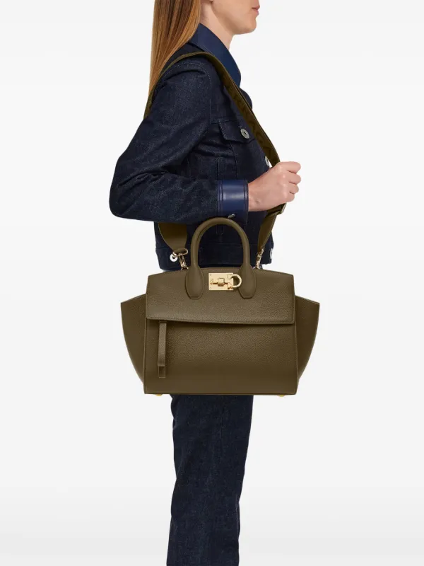 関税送料込み- SALVATORE FERRAGAMO STUDIO BAG (スモール) Ferragamo Small Studio Box Bag | Black | FARFETCH