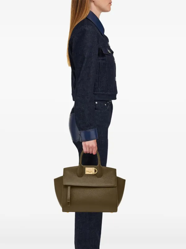 お洒落Color【FERRAGAMO】 STUDIO SOFT BAG スモール*エレガント お洒落Color【FERRAGAMO】 STUDIO SOFT BAG スモール*エレガント
