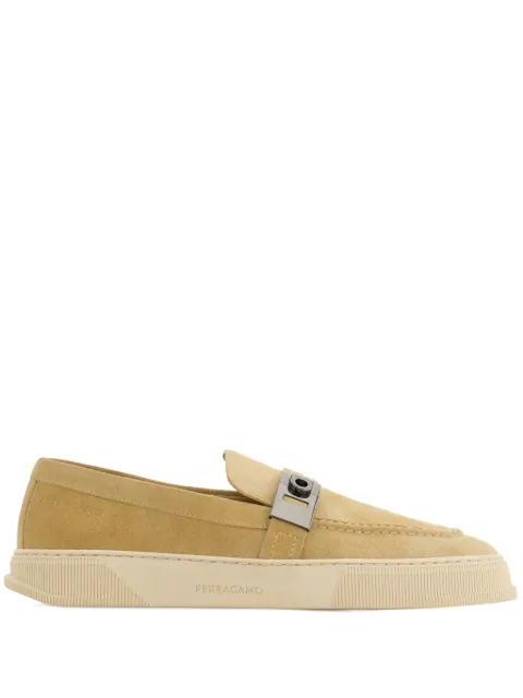 Ferragamo mocasines con placa Hug