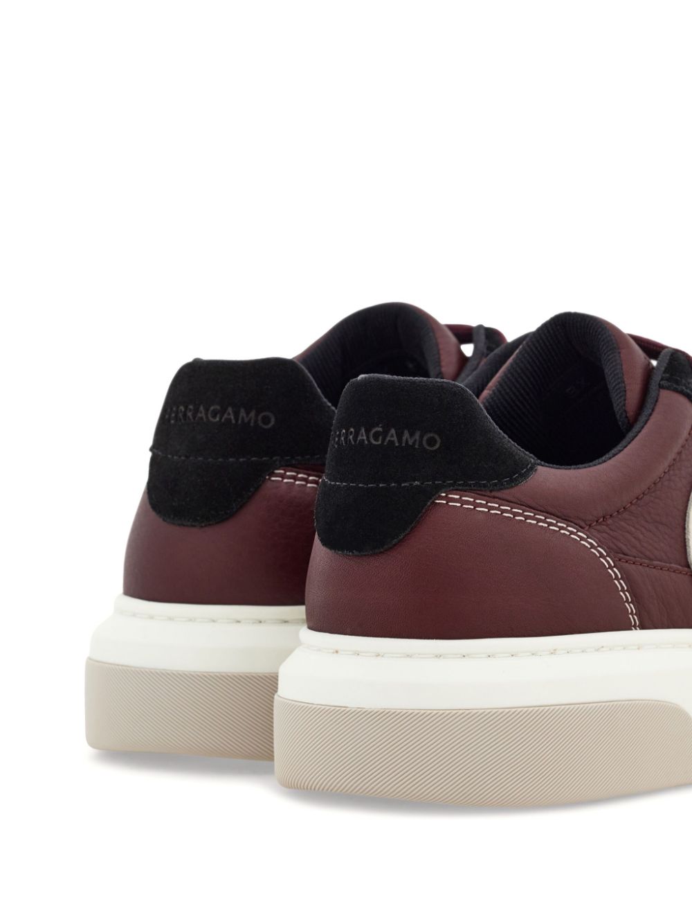 Ferragamo Sneakers met Gancini-applicatie Rood