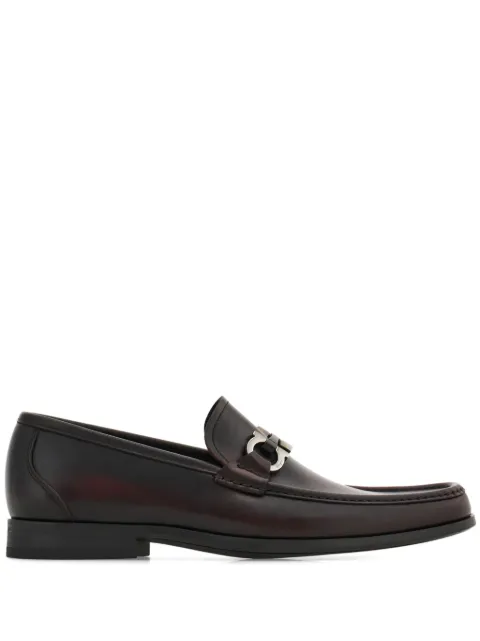 Ferragamo mocasines con placa de Gancini