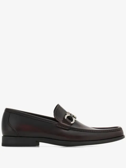 Ferragamo mocasines con placa de Gancini