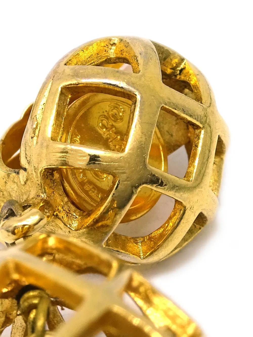 Pre-owned Chanel 1990-2000 Cut-out Clip-on Earrings In Gold