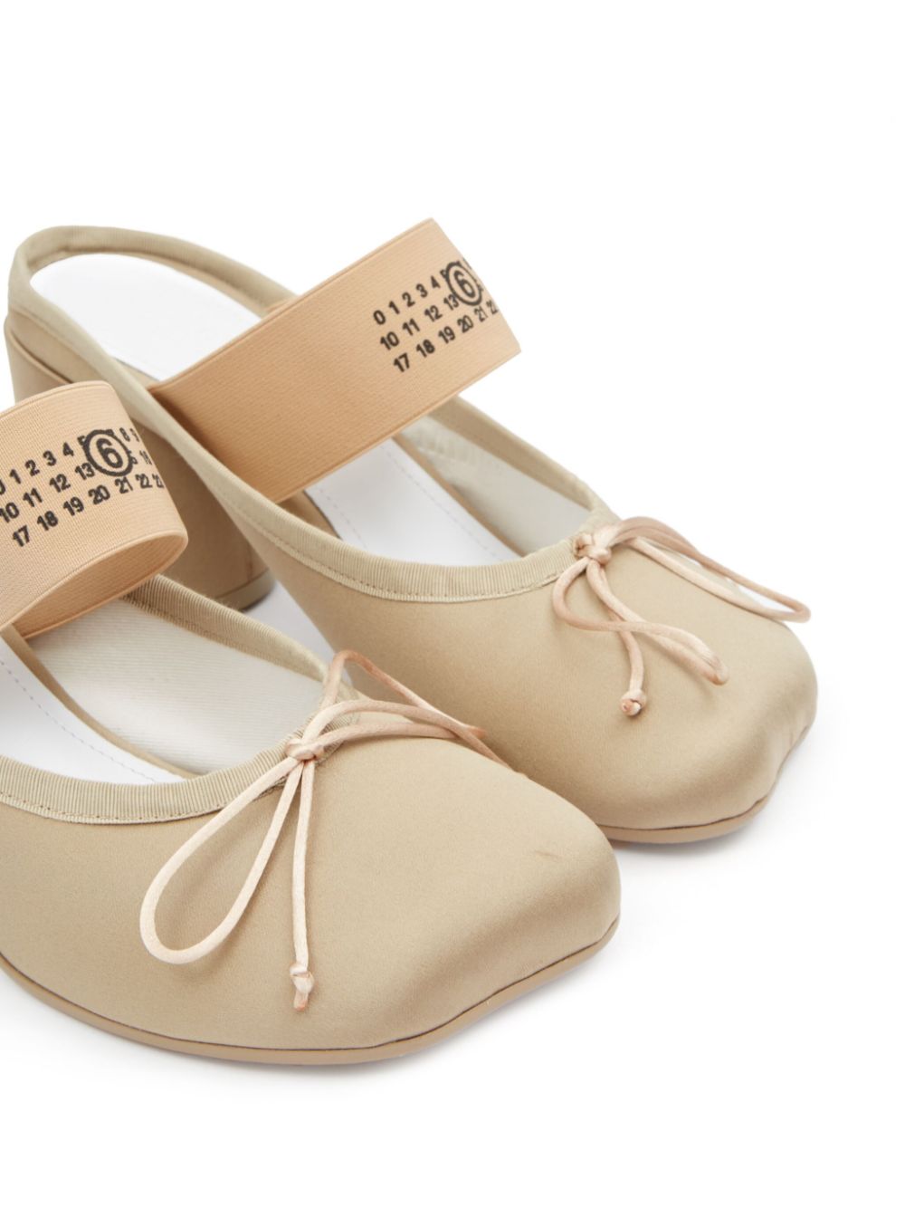 MM6 Maison Margiela 70 mm ballet muiltjes met logo-elastiek Beige