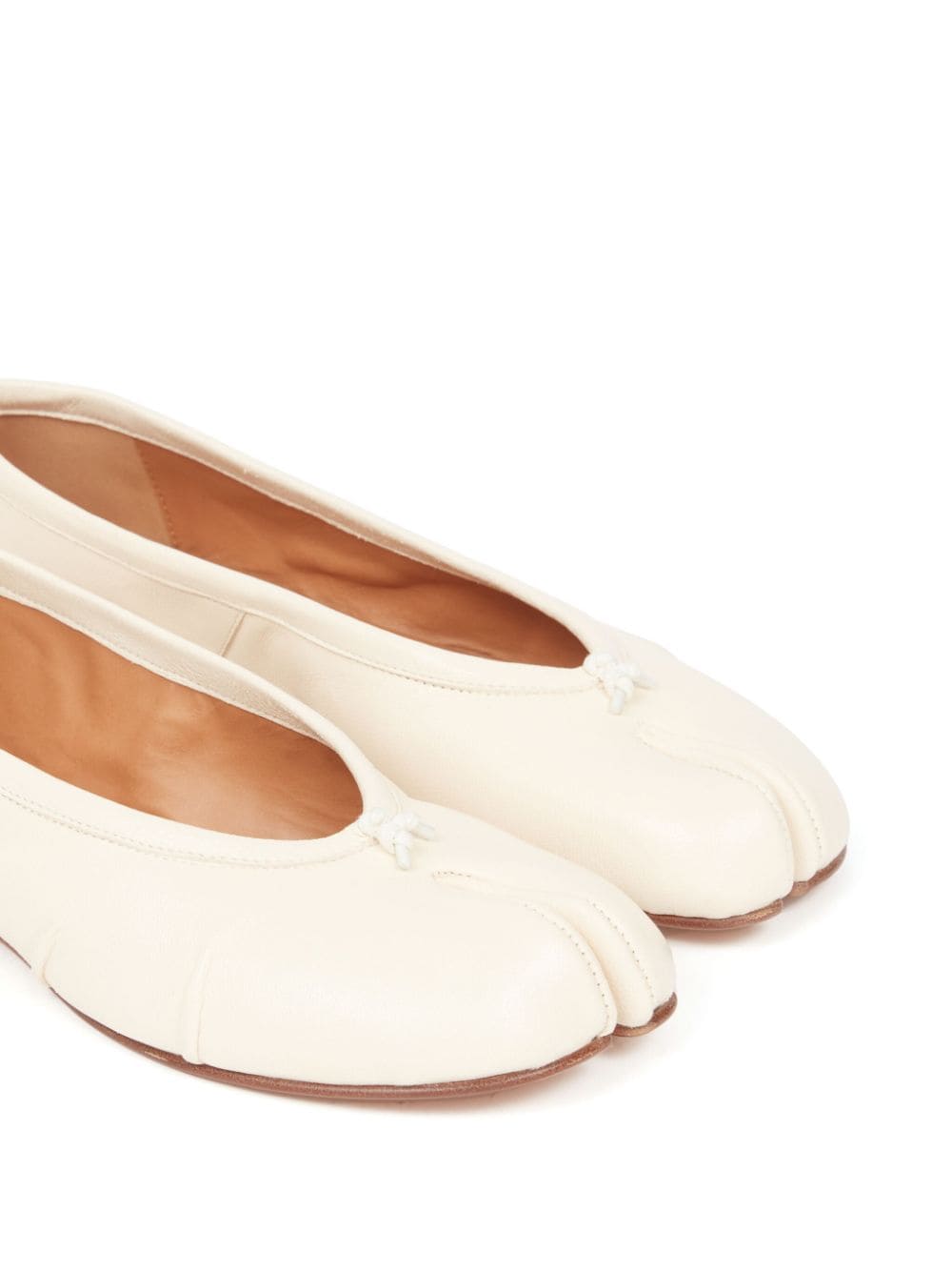 Shop Maison Margiela Tabi Leather Ballerina Shoes In 白色