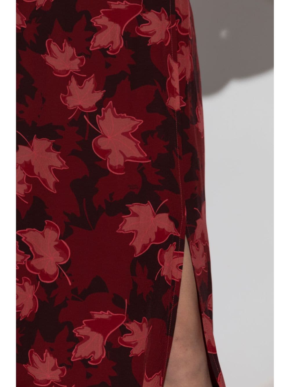 Shop Maison Kitsuné Leaf-print Midi Skirt In Red