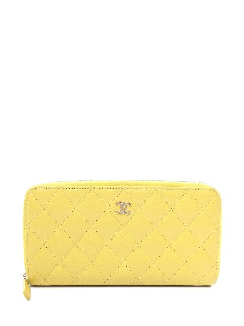 CHANEL 2021 diamond-quilted wallet Women