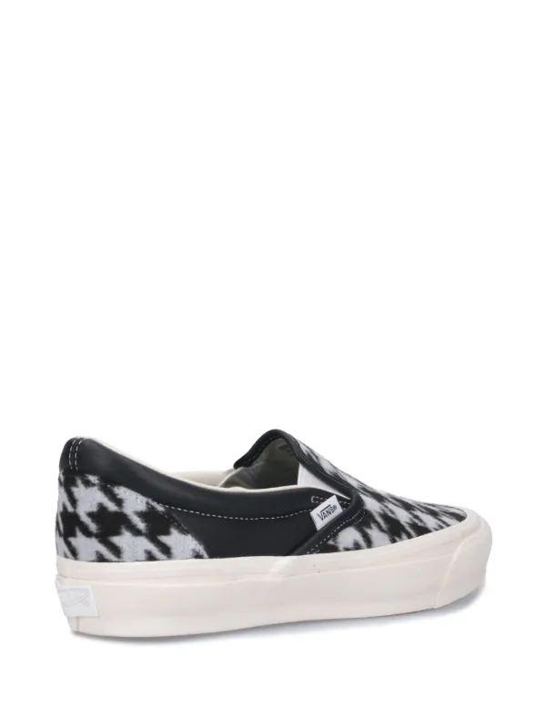 国内配送 VANS PREMIUM SLIP-ON 98 BLACK Vans Premium Slip-On 98 Sneakers | Black | FARFETCH