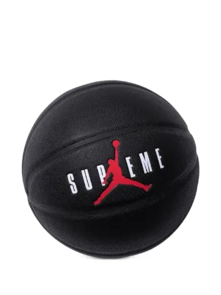 Supreme × Jordan basketball 25937905_55883130_322.jpg