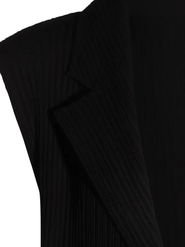 【送料&関税込】Issey Miyake hatching Pleats Vest Issey Miyake Hatching Pleats Vest | Black | FARFETCH