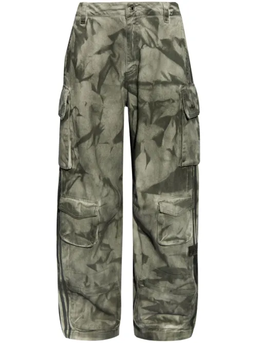 Pantalon cargo à imprimé camouflage - adidas - Modalova