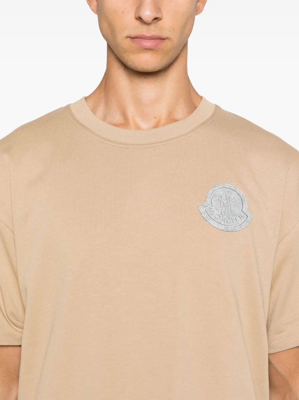 Moncler T-shirt met logopatch Beige