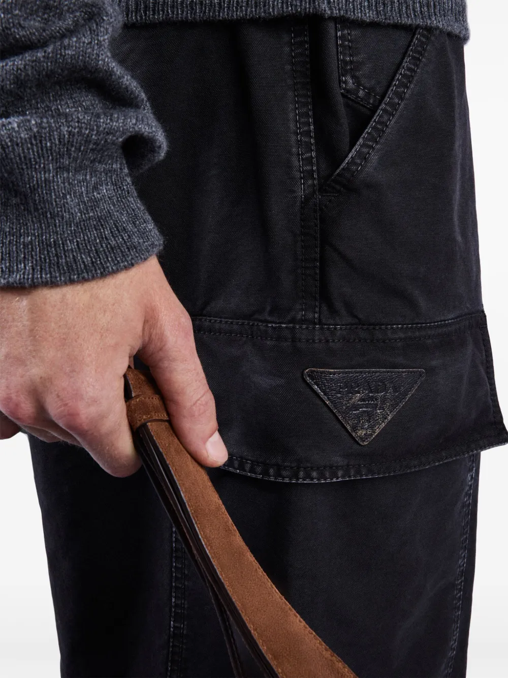 Prada Geverfde katoenen cargo broek Zwart