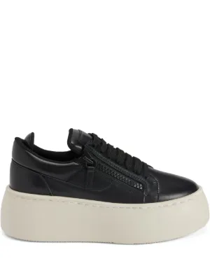 【GIUSEPPE ZANOTTI】フラットシューズ　スタッズ　黒　美品✳︎ ジュゼッペザノッティ レザーミクロスタッズスリッポン ブラック