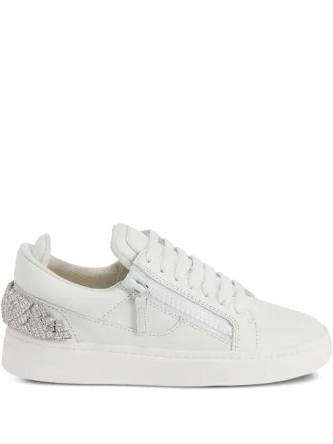 Giuseppe Zanotti tenis con detalle de cierre
