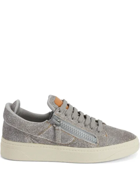 Giuseppe Zanotti tenis con detalle de cierre