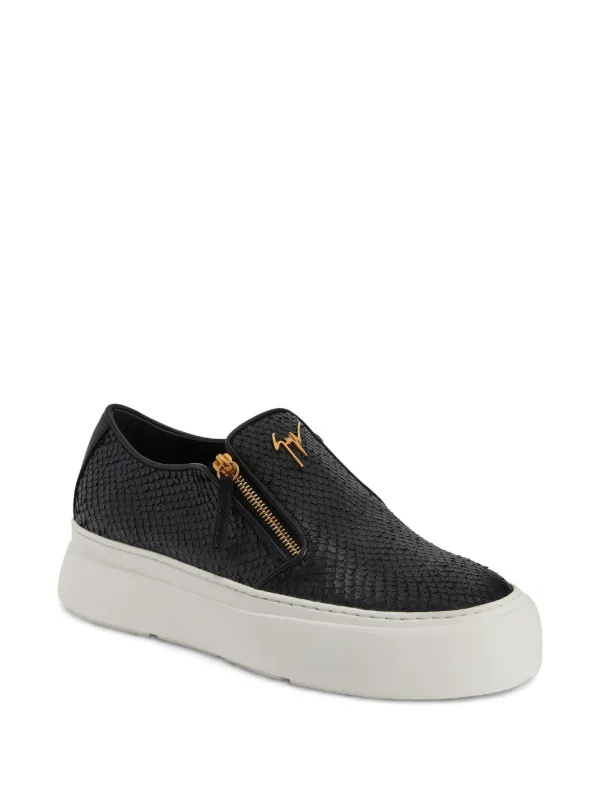 激レアG-RAP Casual-One Walking the Earth 26167137_58767004_600.jpg