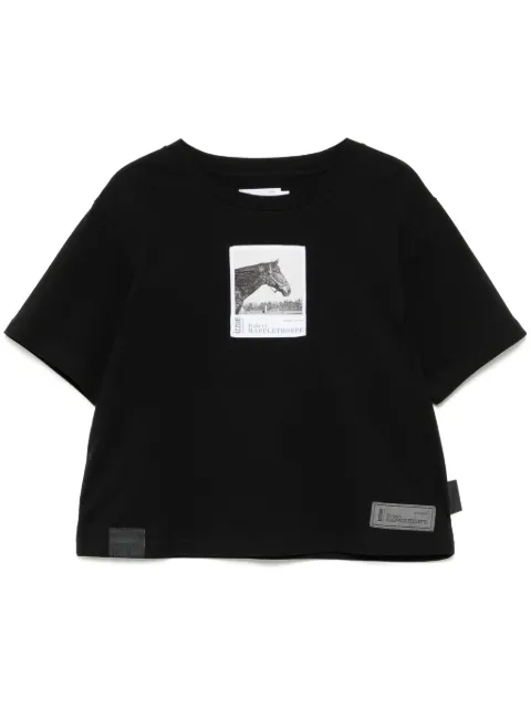 izzue playera con parche del logo