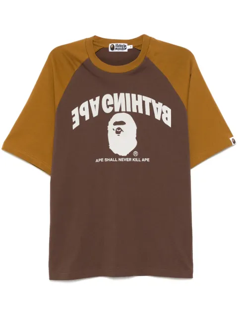 A BATHING APE® playera College Relaxed