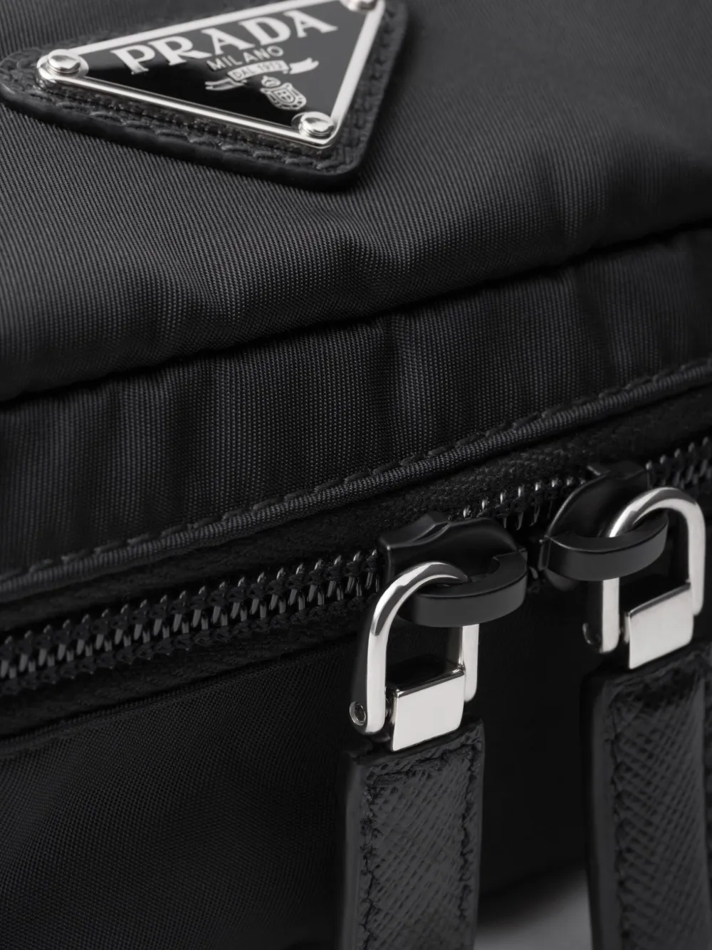 Prada Medium reistas met rits Zwart
