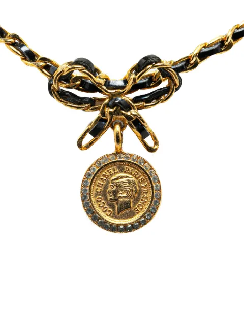 CHANEL Pre-Owned 1996 Leather and Gold Plated Medallion Bow Pendant costume necklace