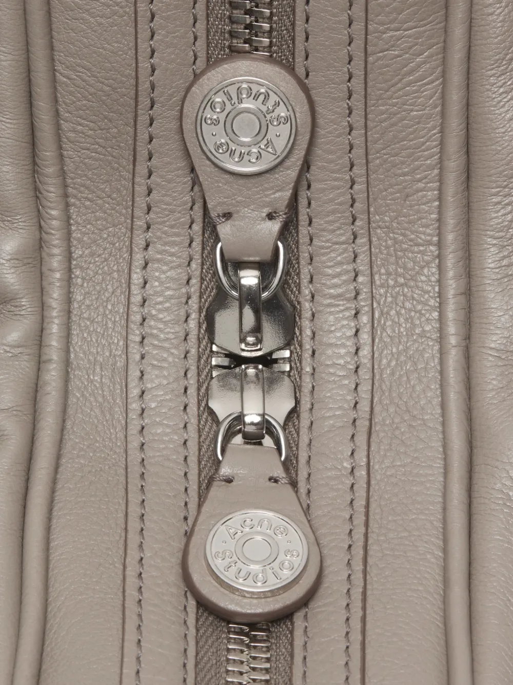 Acne Studios Kleine Camero schoudertas Beige