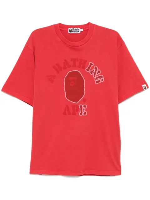 A BATHING APE® playera Garment Dye College