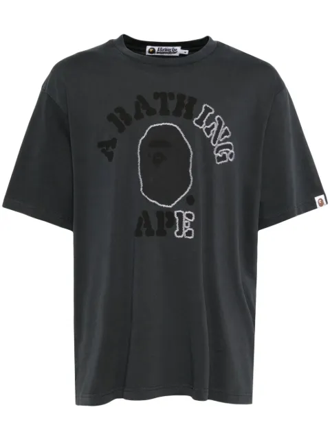 A BATHING APE® playera Garment Dye College