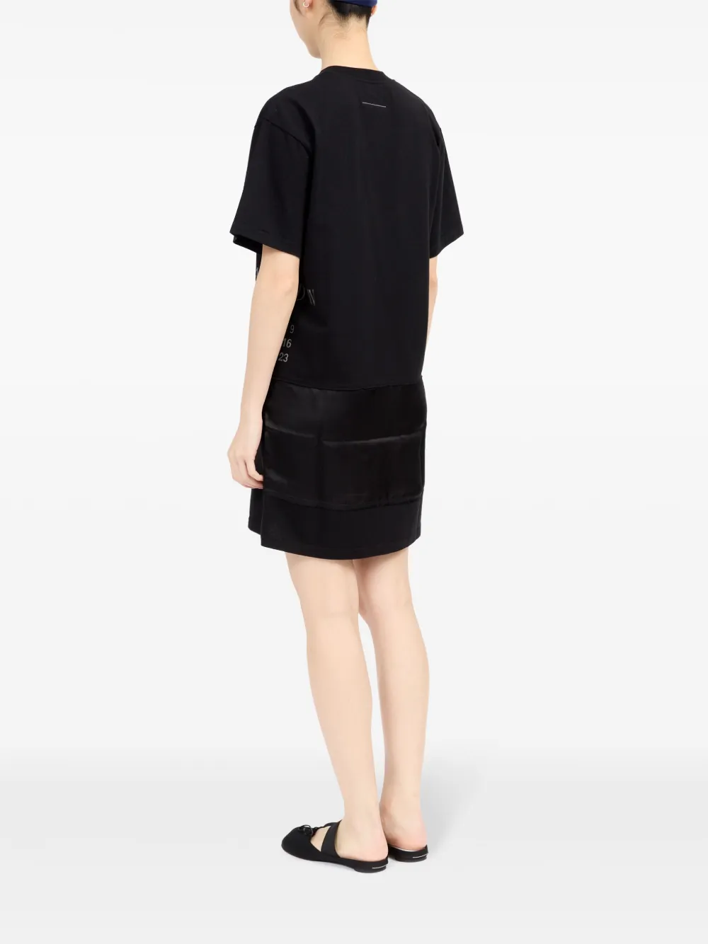 メゾンマルジェラ Tシャツワンピース MM6 Maison Margiela ロゴ Tシャツワンピース | ブラック