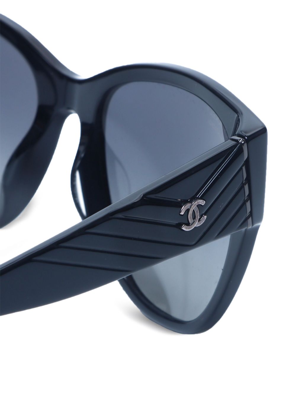 CHANEL 2000s cat-eye frame CC sunglasses Women