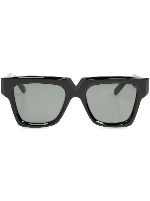 と*ー様 GIANNI VALENTINO キャットアイサングラス 美品。 VALENTINO GARAVANI EYEWEAR キャットアイ サングラス VALENTINO