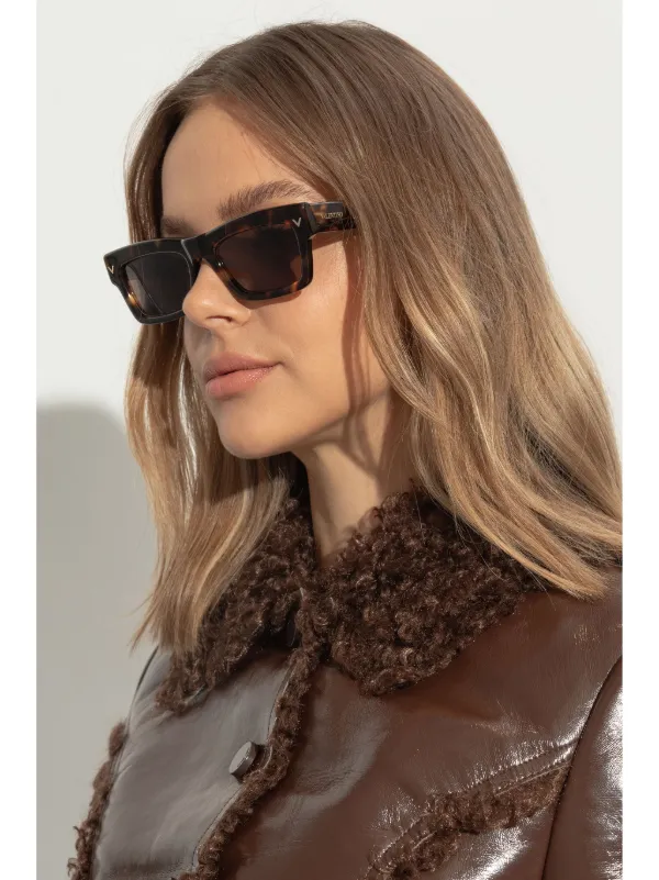 サングラス VALENTINO GARAVANI Woman Sunglasses Brown Valentino Garavani V Gold Sunglasses in Brown Tortoise | REVOLVE