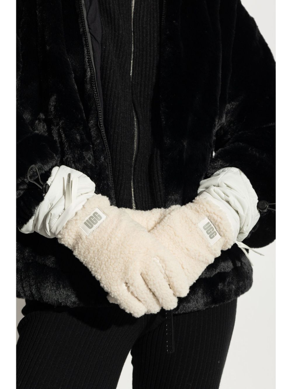 UGG faux-fur trim gloves - Beige