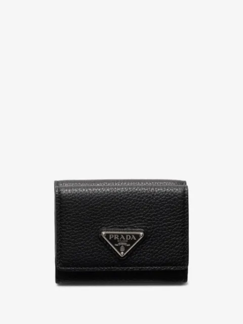 Prada cartera pequeña con logo triangular esmaltado