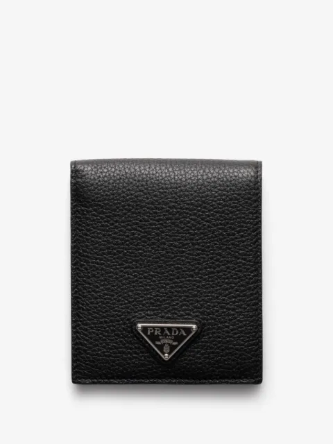 Prada cartera con logo triangular esmaltado