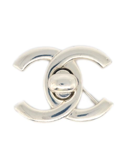 CHANEL 1996 Turnlock brooch Women