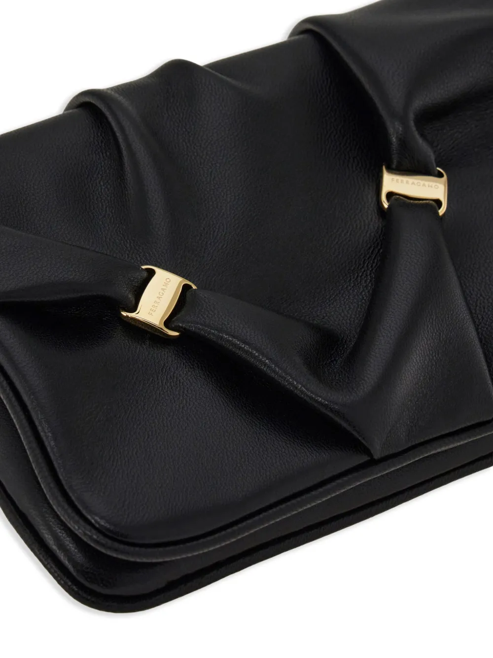 Ferragamo Portemonnee met ketting Zwart