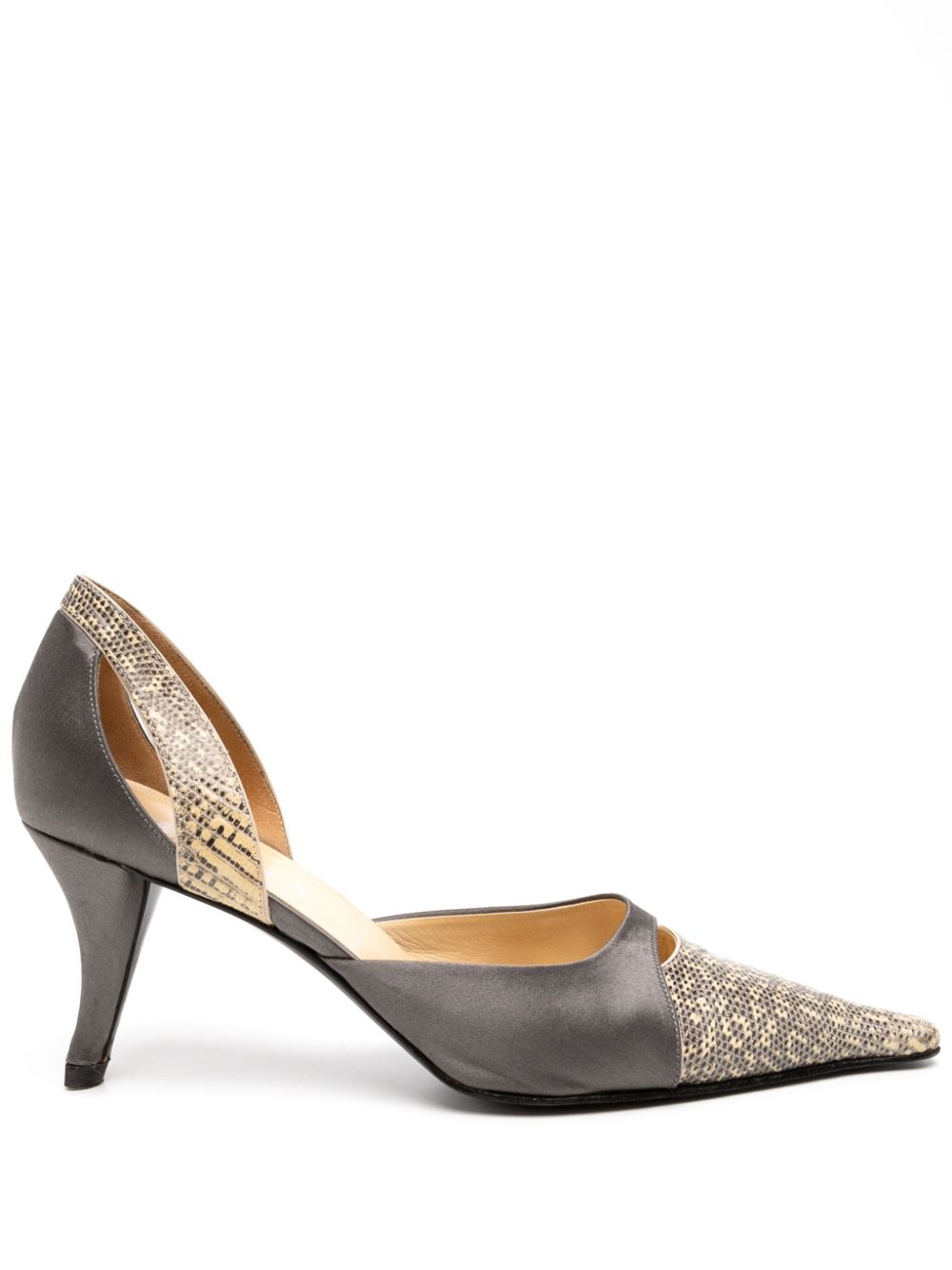 contrasting toecap pumps