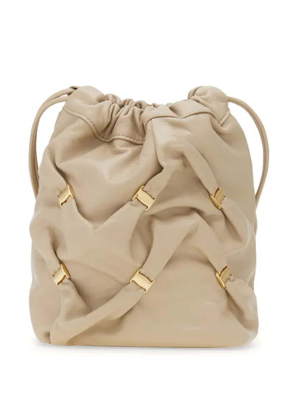 Ferragamo レザー バケットバッグ | ニュートラル | FARFETCH JP